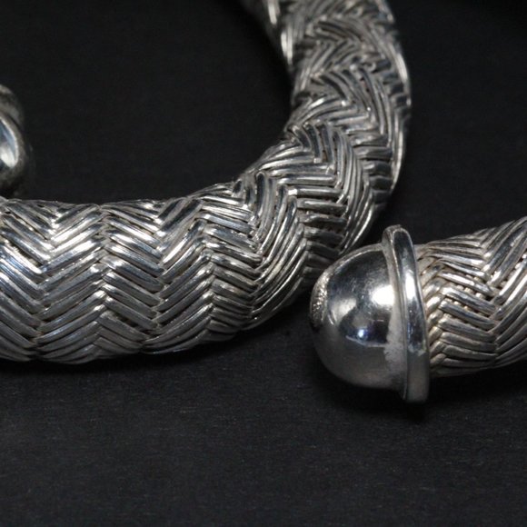 ANGELA CUMMINGS STERLING SILVER WEAVE TEXTURED HEAVY 79g CUFF PAIR BRACELET - Picture 11 of 12